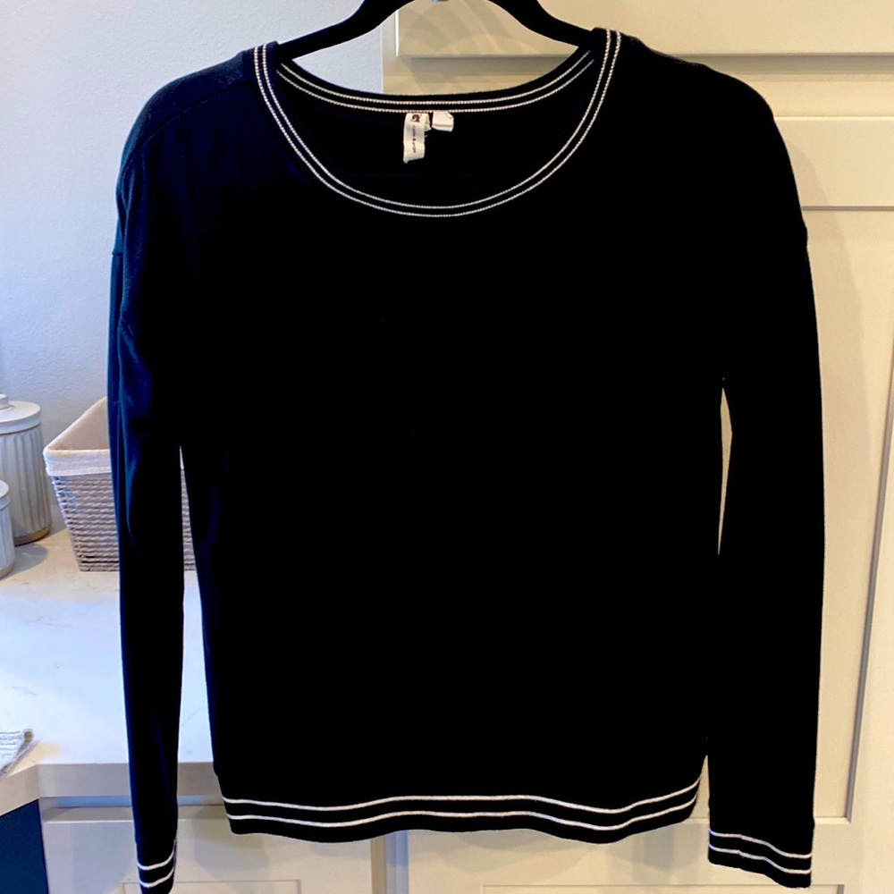 Beautiful and comfortable light weight sweater.